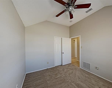 815 Mccomb Lane - Photo Thumbnail 5