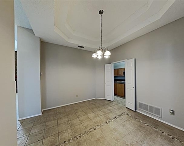 815 Mccomb Lane - Photo Thumbnail 12