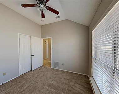 815 Mccomb Lane - Photo Thumbnail 6