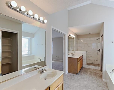 815 Mccomb Lane - Photo Thumbnail 16