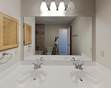 815 Mccomb Lane - Photo Thumbnail 9