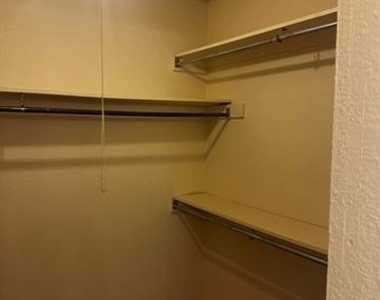 728 Redbird Lane - Photo Thumbnail 14
