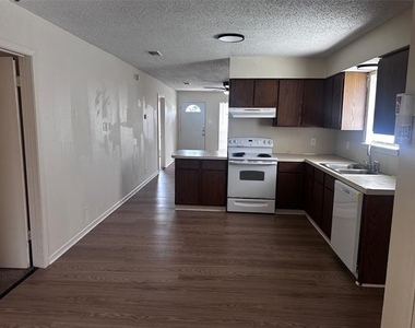 728 Redbird Lane - Photo Thumbnail 4