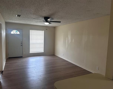 728 Redbird Lane - Photo Thumbnail 3
