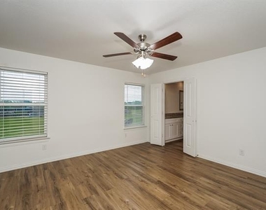 7340 Parkside Place Drive - Photo Thumbnail 9