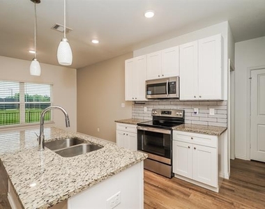 7340 Parkside Place Drive - Photo Thumbnail 8