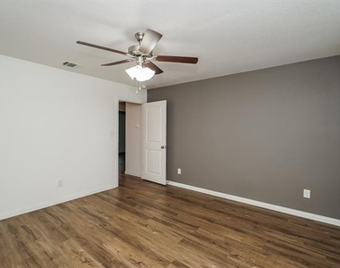 7340 Parkside Place Drive - Photo Thumbnail 12