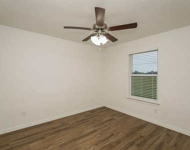 7340 Parkside Place Drive - Photo Thumbnail 10