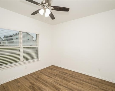 7340 Parkside Place Drive - Photo Thumbnail 13
