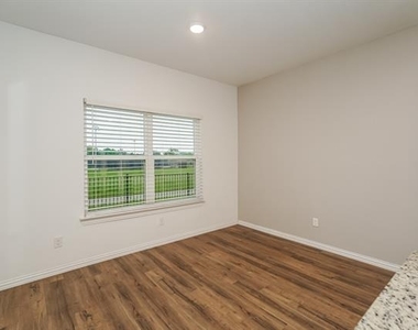 7340 Parkside Place Drive - Photo Thumbnail 5