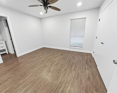 2409 Castle Street - Photo Thumbnail 20