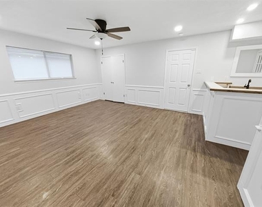2409 Castle Street - Photo Thumbnail 14