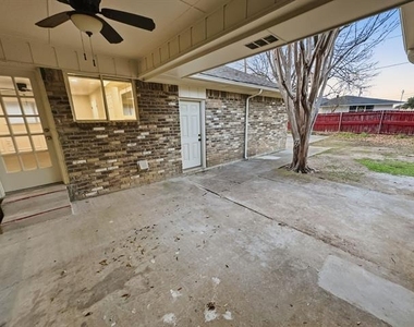 2409 Castle Street - Photo Thumbnail 28