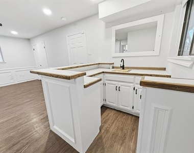 2409 Castle Street - Photo Thumbnail 23