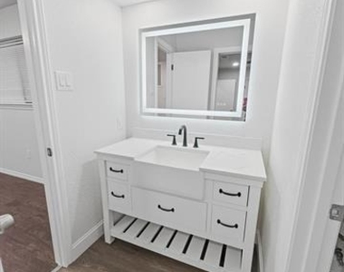 2409 Castle Street - Photo Thumbnail 19