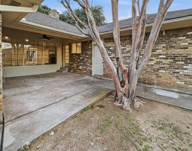2409 Castle Street - Photo Thumbnail 29