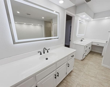 2409 Castle Street - Photo Thumbnail 15