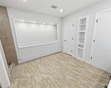 2409 Castle Street - Photo Thumbnail 17