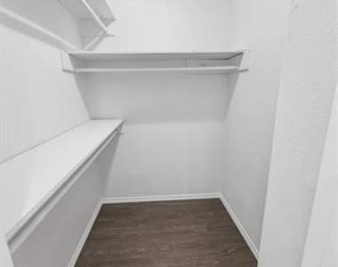 2409 Castle Street - Photo Thumbnail 27