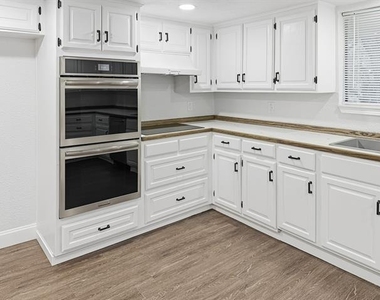 2409 Castle Street - Photo Thumbnail 6