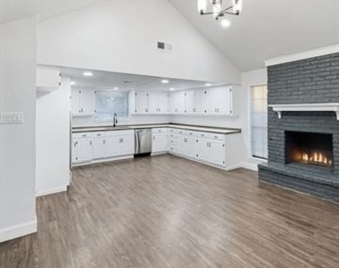 2409 Castle Street - Photo Thumbnail 21