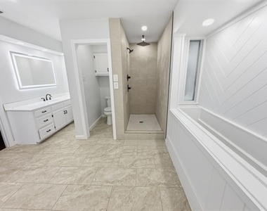 2409 Castle Street - Photo Thumbnail 16