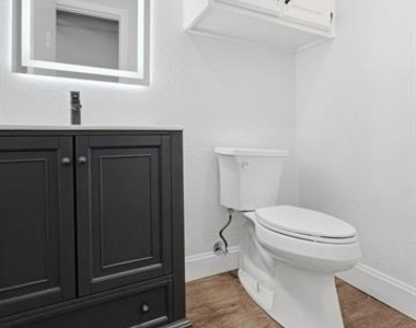 2409 Castle Street - Photo Thumbnail 11