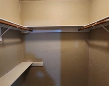 1429 E Robert Street - Photo Thumbnail 10