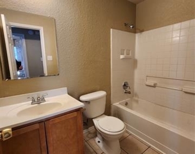 1429 E Robert Street - Photo Thumbnail 14