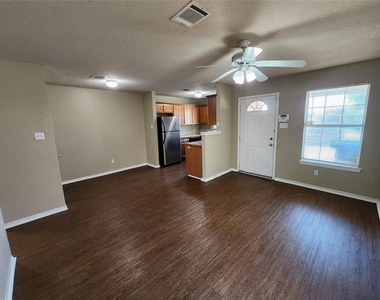 1429 E Robert Street - Photo Thumbnail 2