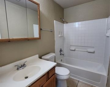 1429 E Robert Street - Photo Thumbnail 11