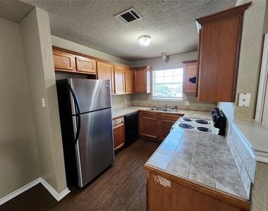 1429 E Robert Street - Photo Thumbnail 5