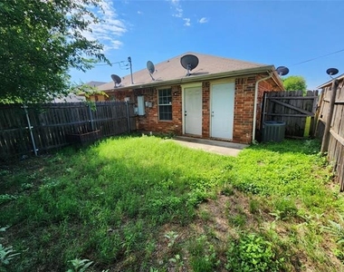 1429 E Robert Street - Photo Thumbnail 18