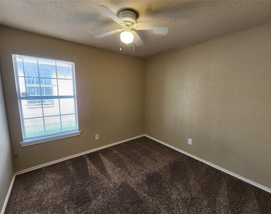 1429 E Robert Street - Photo Thumbnail 12