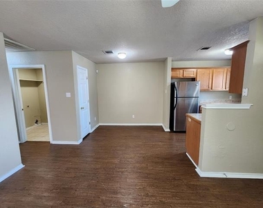 1429 E Robert Street - Photo Thumbnail 3