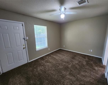 1429 E Robert Street - Photo Thumbnail 8