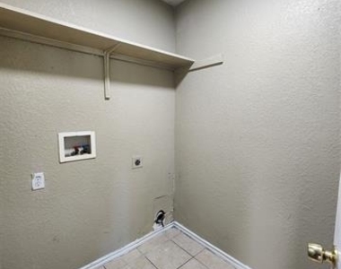 1429 E Robert Street - Photo Thumbnail 17