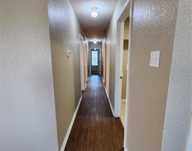 1429 E Robert Street - Photo Thumbnail 7