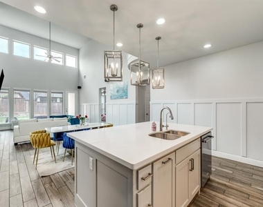820 Manchester Avenue - Photo Thumbnail 6