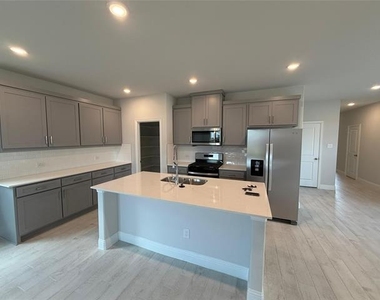 3115 Cordelia Drive - Photo Thumbnail 2