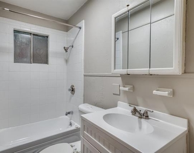 2213 Capri Drive - Photo Thumbnail 8