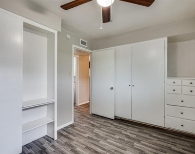 2213 Capri Drive - Photo Thumbnail 7