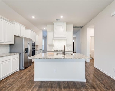 3127 Maverick Drive - Photo Thumbnail 9