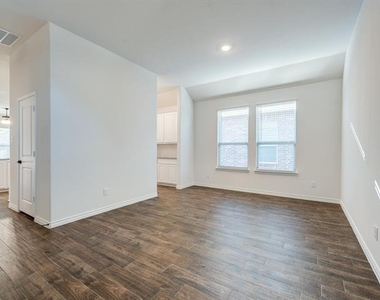 3127 Maverick Drive - Photo Thumbnail 7