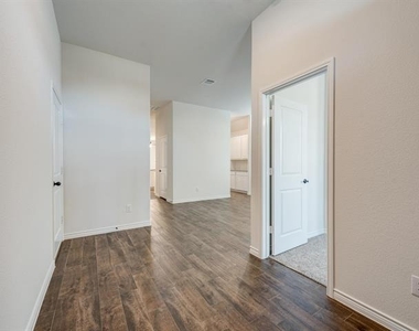 3127 Maverick Drive - Photo Thumbnail 6
