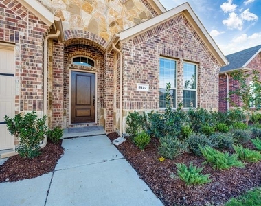 3127 Maverick Drive - Photo Thumbnail 2