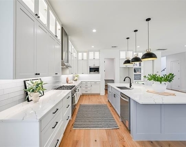 6226 Lakeshore Drive - Photo Thumbnail 5