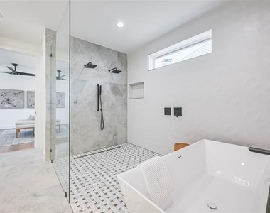 6226 Lakeshore Drive - Photo Thumbnail 9