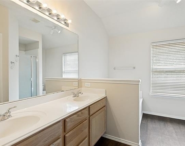732 Fox Run Trail - Photo Thumbnail 8