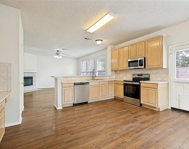 732 Fox Run Trail - Photo Thumbnail 5